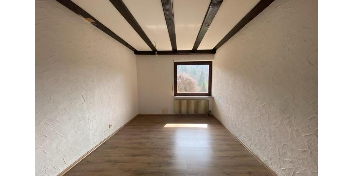 Erdgeschoßwohnung Dillenburg - 4 Zimmer, 121 m&sup2;, 1.000&euro; | Angebot:26582680