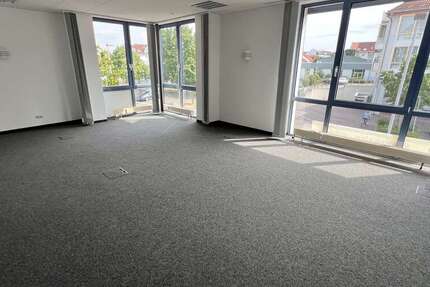 Büro in Dietzenbach 3.500 € 310 m² zimmer