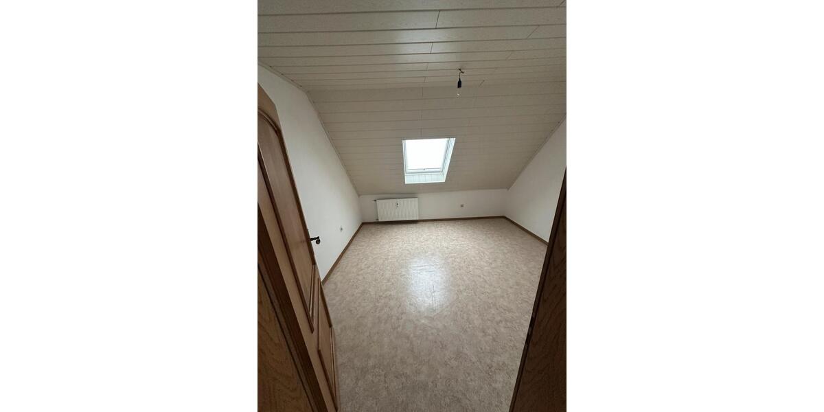 Dachgeschoßwohnung Berge - 4 Zimmer, 104 m&sup2;, 750&euro; | Angebot:26606674