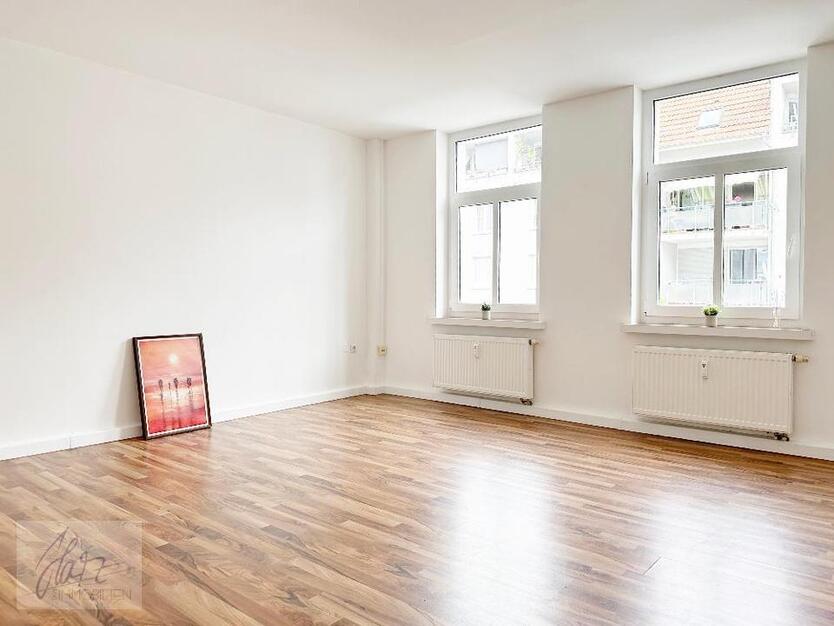 ***MEHR BRAUCHT MAN NICHT*** 1-RaumWohnung mit Tageslicht-Wannenbad und kleiner Terrasse im Erdgeschoss ab 1225 zu vermieten