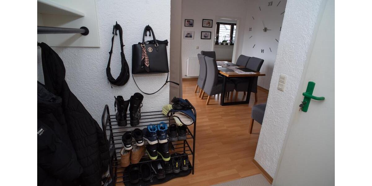 Dachgeschoßwohnung Münster (Hessen) - 4 Zimmer, 120 m&sup2;, 1.200&euro; | Angebot:25376343