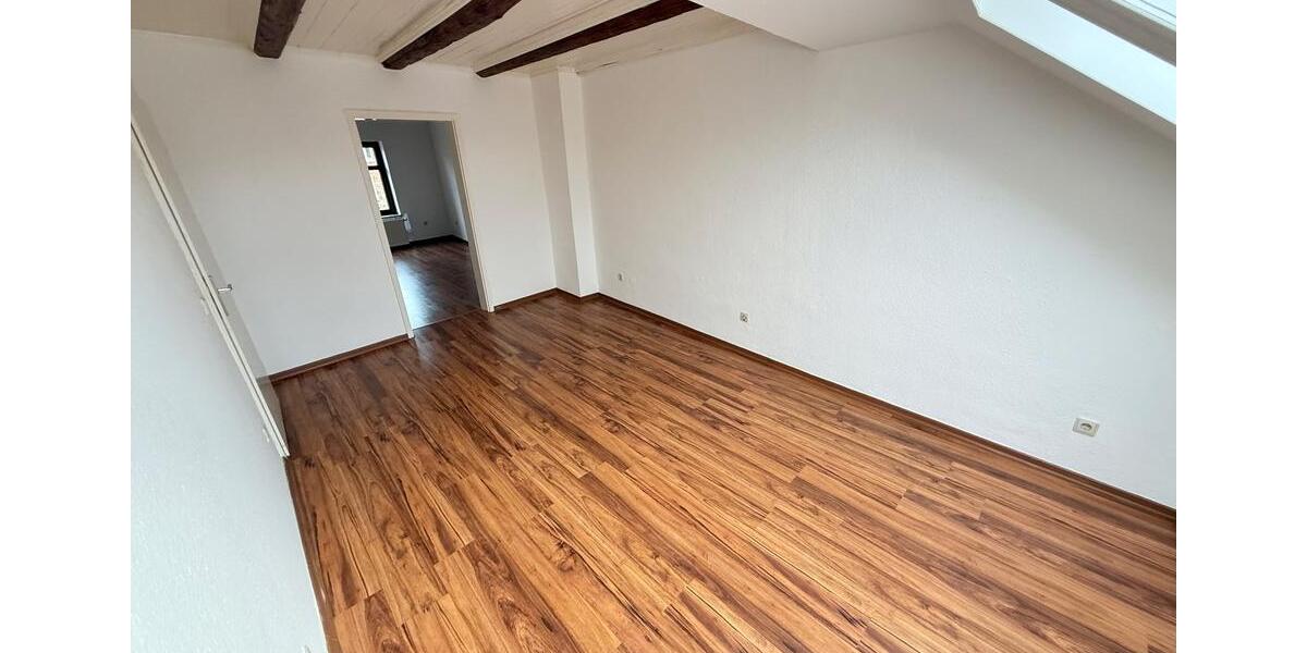 Dachgeschoßwohnung Weißenfels - 4 Zimmer, 111 m&sup2;, 595&euro; | Angebot:26031673