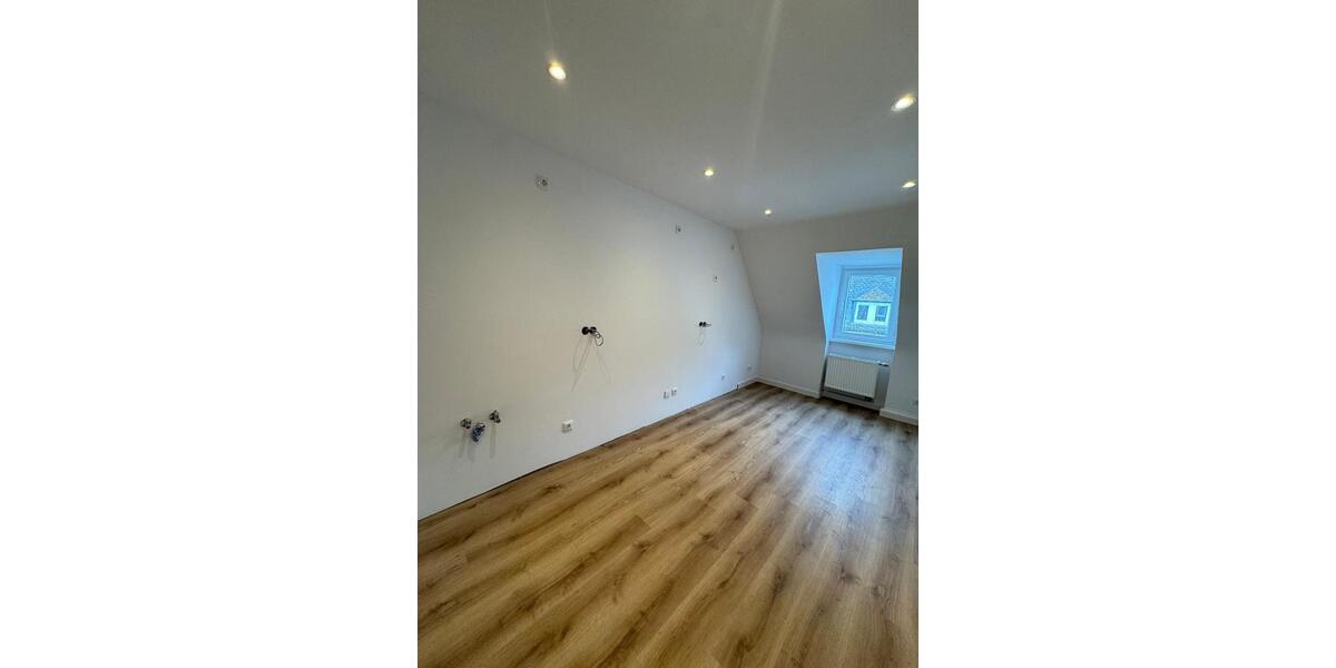 Dachgeschoßwohnung Siegen - 4 Zimmer, 67 m&sup2;, 650&euro; | Angebot:26587523