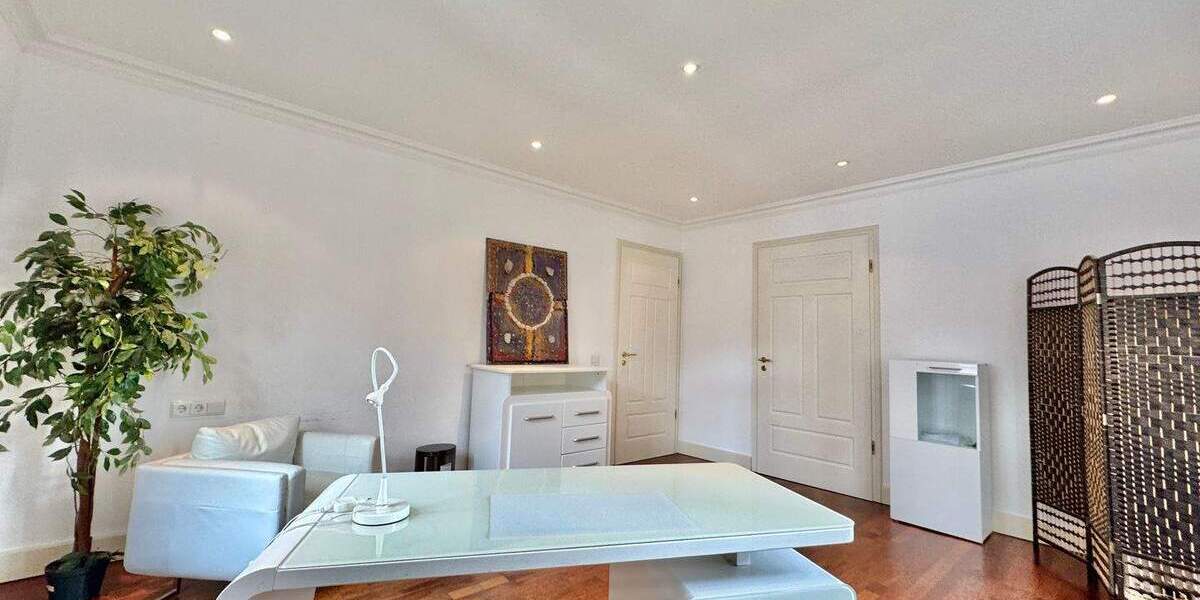 Etagenwohnung Stuttgart Mitte - 5 Zimmer, 130 m&sup2;, 2.340&euro; | Angebot:24453424