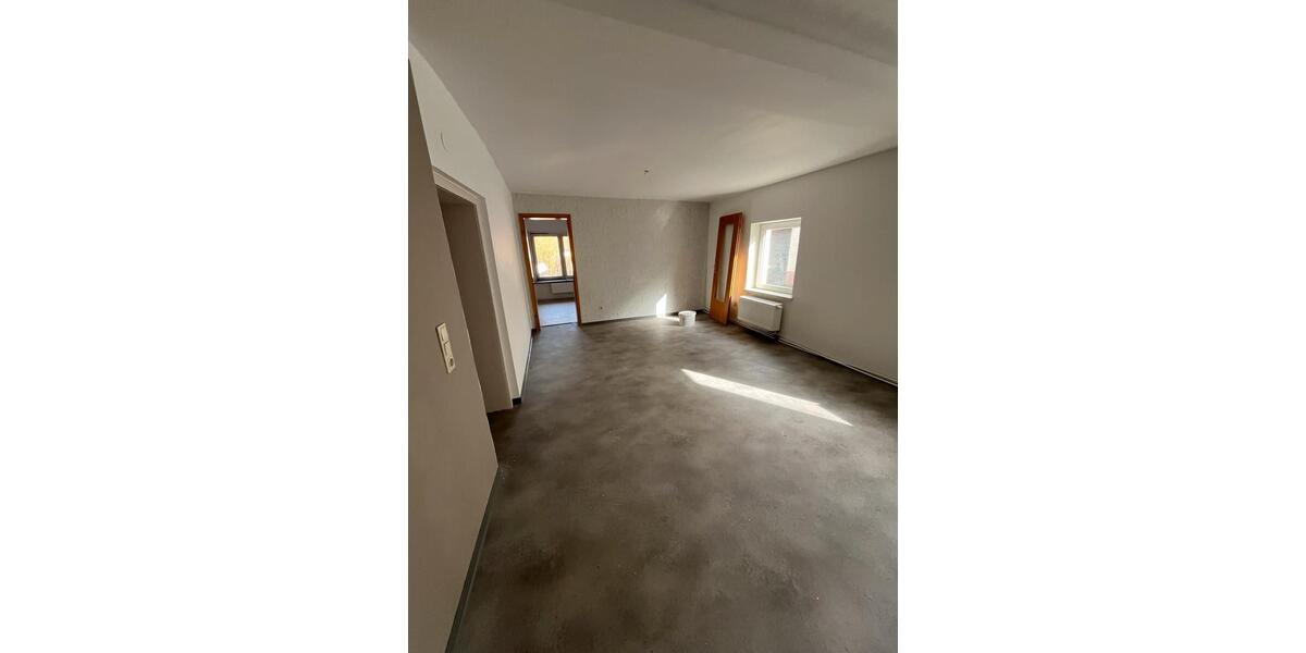 Etagenwohnung Dassel - 3 Zimmer, 110 m&sup2;, 600&euro; | Angebot:25427701