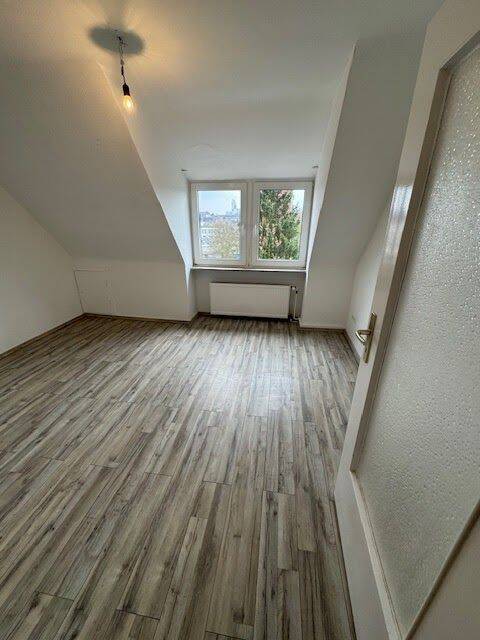 **2 Kaltmieten sparen** Geräumige, zentrale FamilienWohnung im Dachgeschoss
