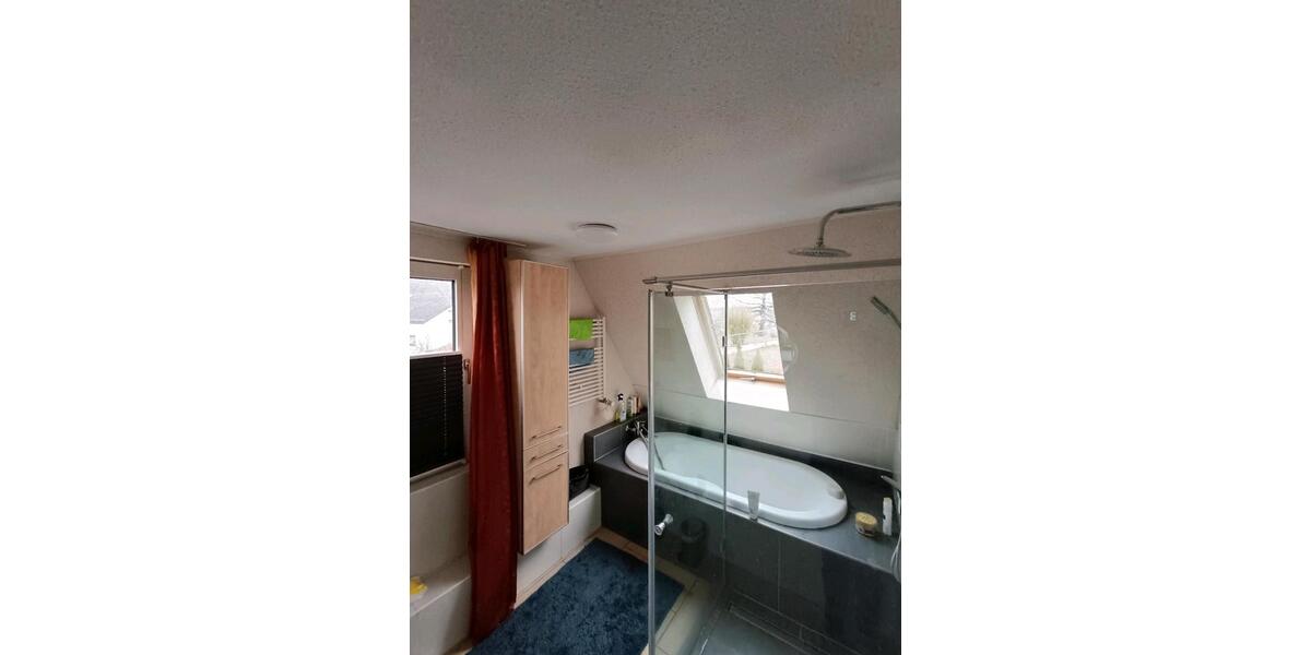 Einfamilienhaus Stadtoldendorf - 9 Zimmer, 130 m&sup2;, 1.050&euro; | Angebot:25843296