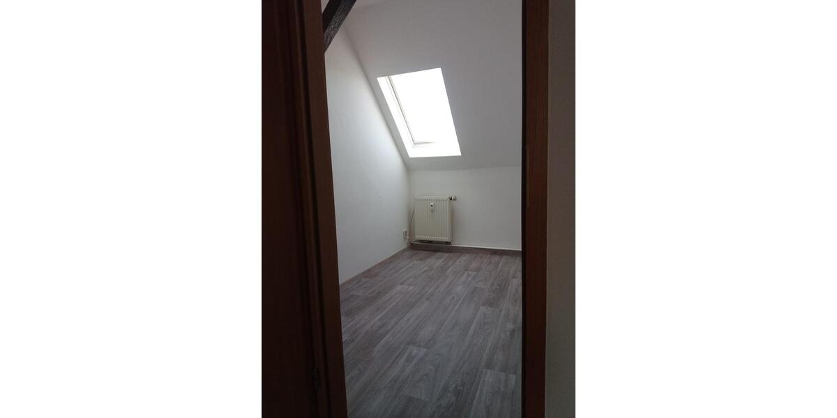 Dachgeschoßwohnung Altenburg - 3 Zimmer, 69 m&sup2;, 400&euro; | Angebot:26381318