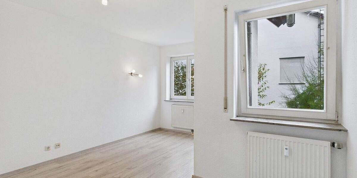 Charmante Wohnung in Warmbronn: Drei Zimmer, Tiefgarage und eine ruhige Lage in Wald- und Feld Nähe 3 zimmer