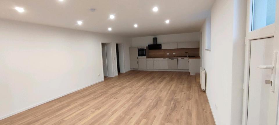Etagenwohnung Amberg - 2 Zimmer, 110 m&sup2;, 1.700&euro; | Angebot:26658346