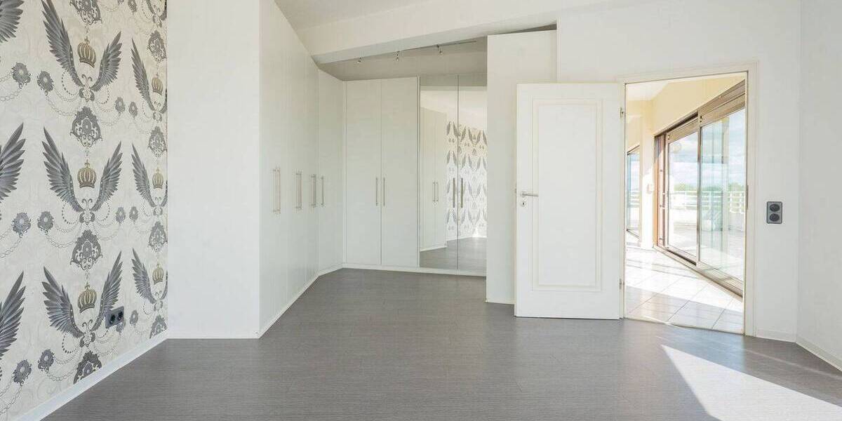 Randgebiet Düsseldorf: Wunderschöne 2,5 Zimmer-Penthousewohnung mit umlaufender Dachterrasse! 2 zimmer