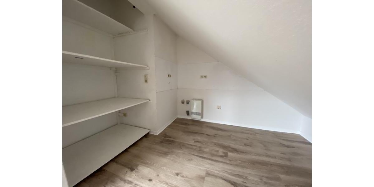 Dachgeschoßwohnung Nordenham - 3 Zimmer, 63 m&sup2;, 450&euro; | Angebot:24983534