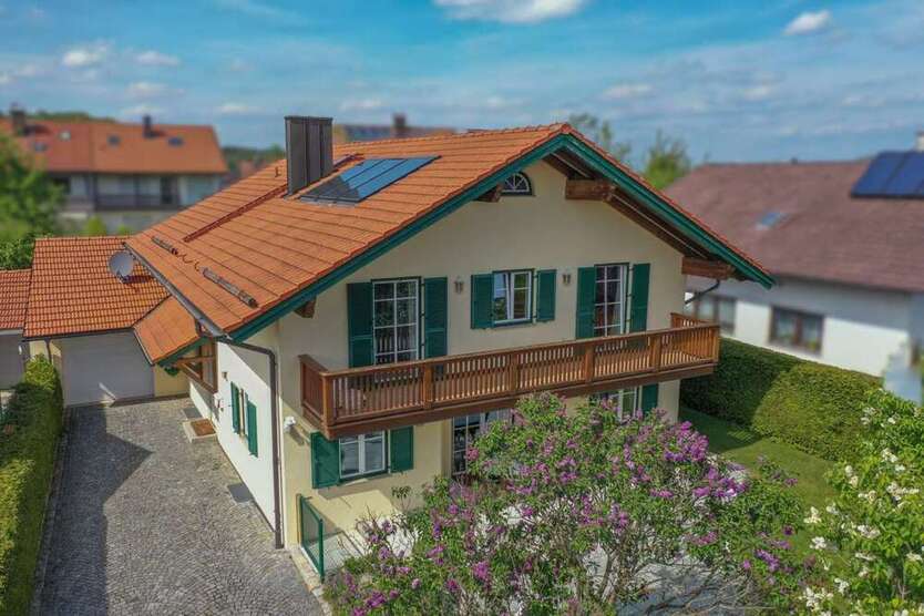 Haus zum Mieten in Saaldorf 1.800 € 207 m²