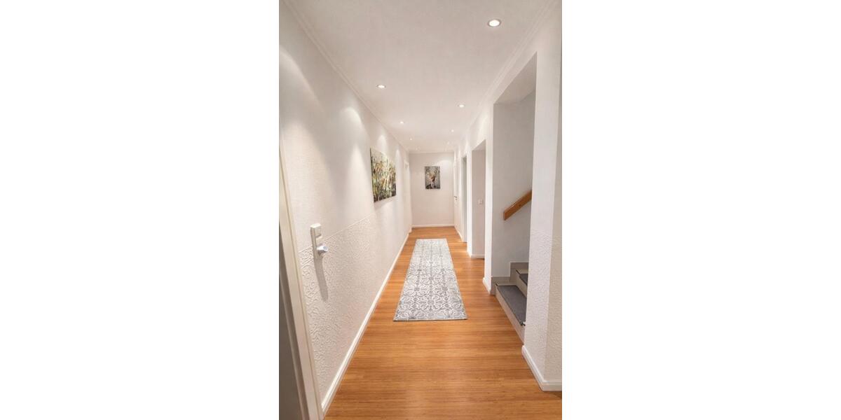 Einfamilienhaus Brackel - 7 Zimmer, 220 m&sup2;, 2.400&euro; | Angebot:26698292