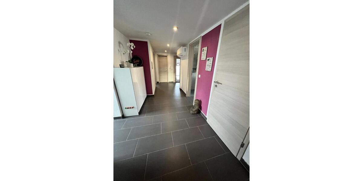 Klima-EinbauKüche-Balkon-Stellplatz-TOP-Fernblick 3 zimmer