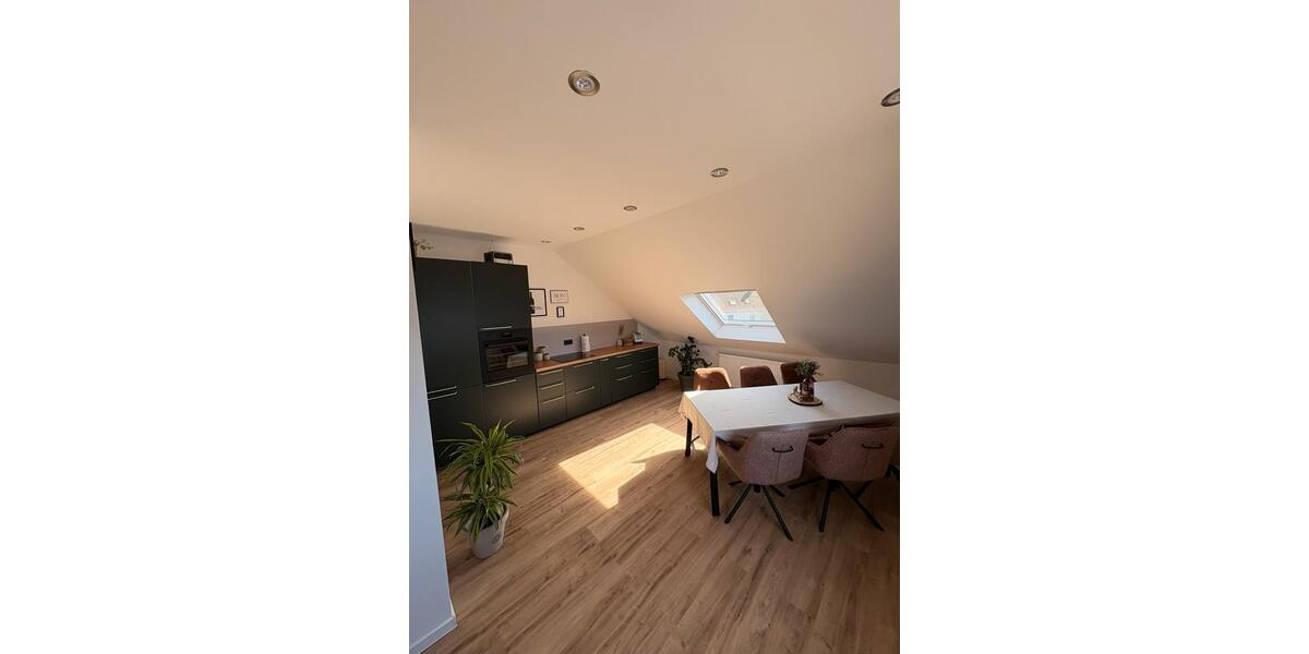 Dachgeschoßwohnung Homburg - 3 Zimmer, 120 m&sup2;, 1.100&euro; | Angebot:26049470