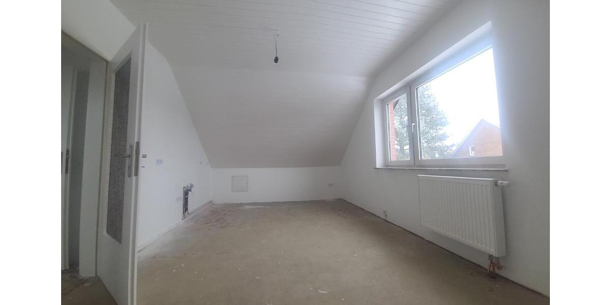 Dachgeschoßwohnung Enger - 2.5 Zimmer, 66 m&sup2;, 600&euro; | Angebot:24783747