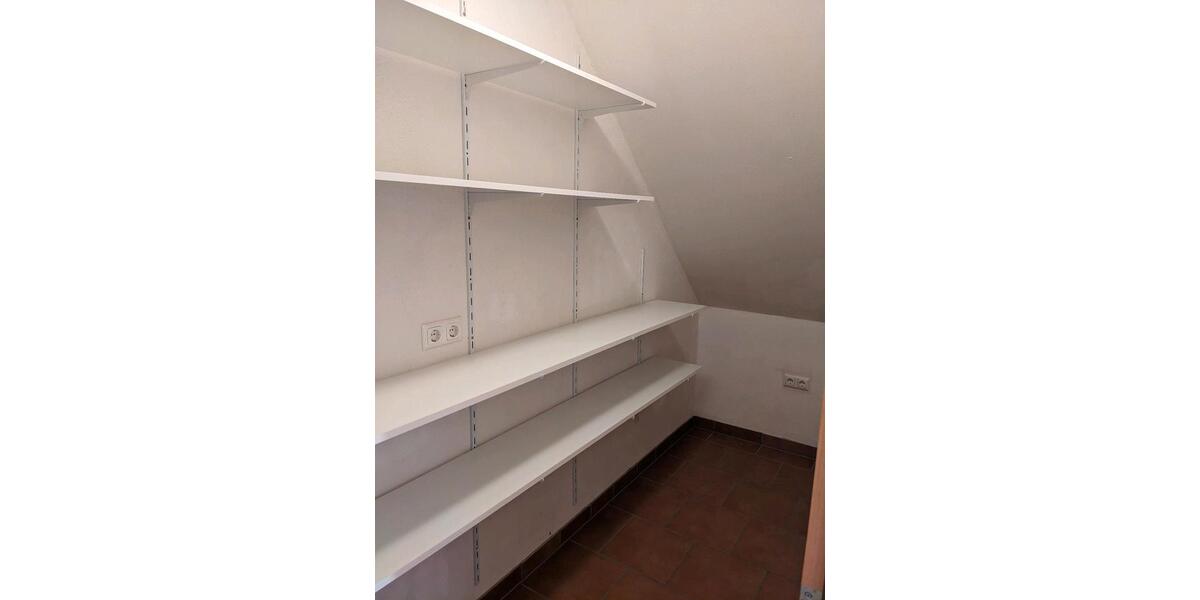 Dachgeschoßwohnung Adelshofen - 4 Zimmer, 132 m&sup2;, 910&euro; | Angebot:26537137