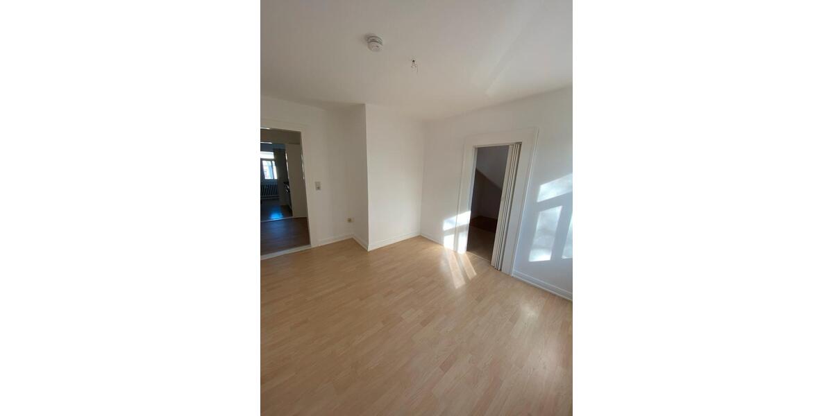 Dachgeschoßwohnung Bad Pyrmont - 3.5 Zimmer, 61 m&sup2;, 600&euro; | Angebot:25175461