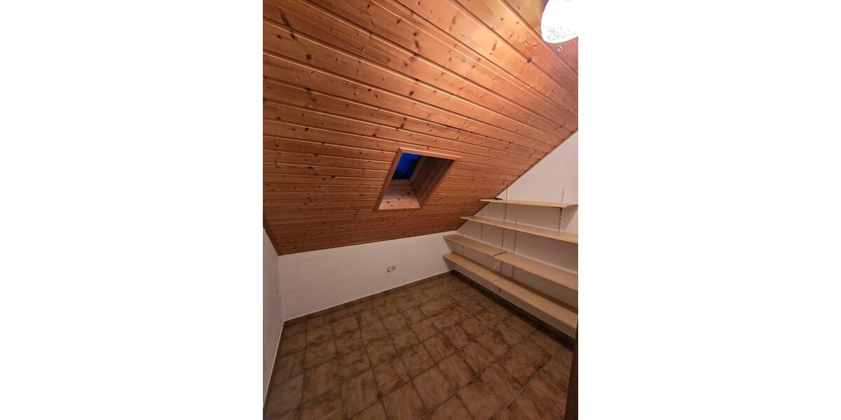 Dachgeschoßwohnung Grünberg - 3 Zimmer, 93 m&sup2;, 900&euro; | Angebot:26432407