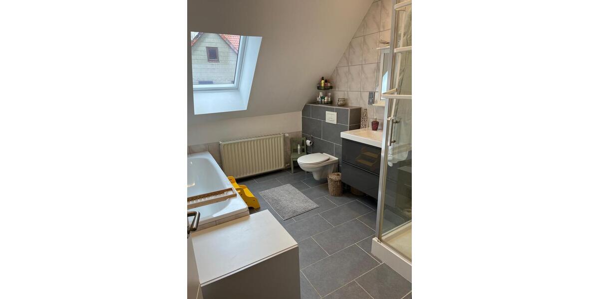 Etagenwohnung Springe - 4 Zimmer, 150 m&sup2;, 1.050&euro; | Angebot:26044837