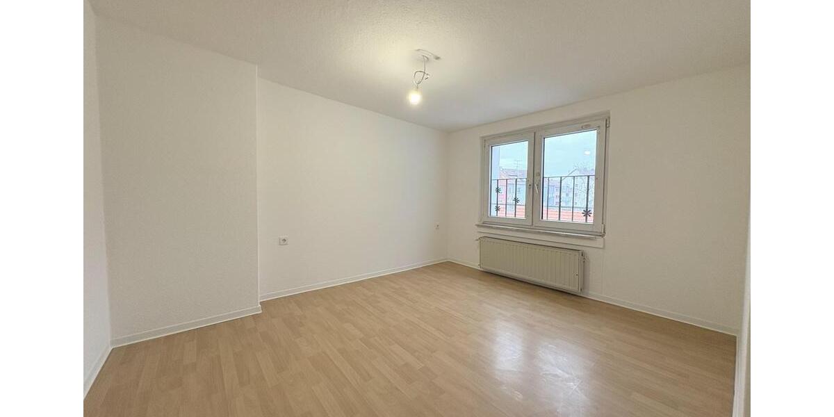 Dachgeschoßwohnung Saarbrücken West - 4 Zimmer, 116 m&sup2;, 1.100&euro; | Angebot:25064793