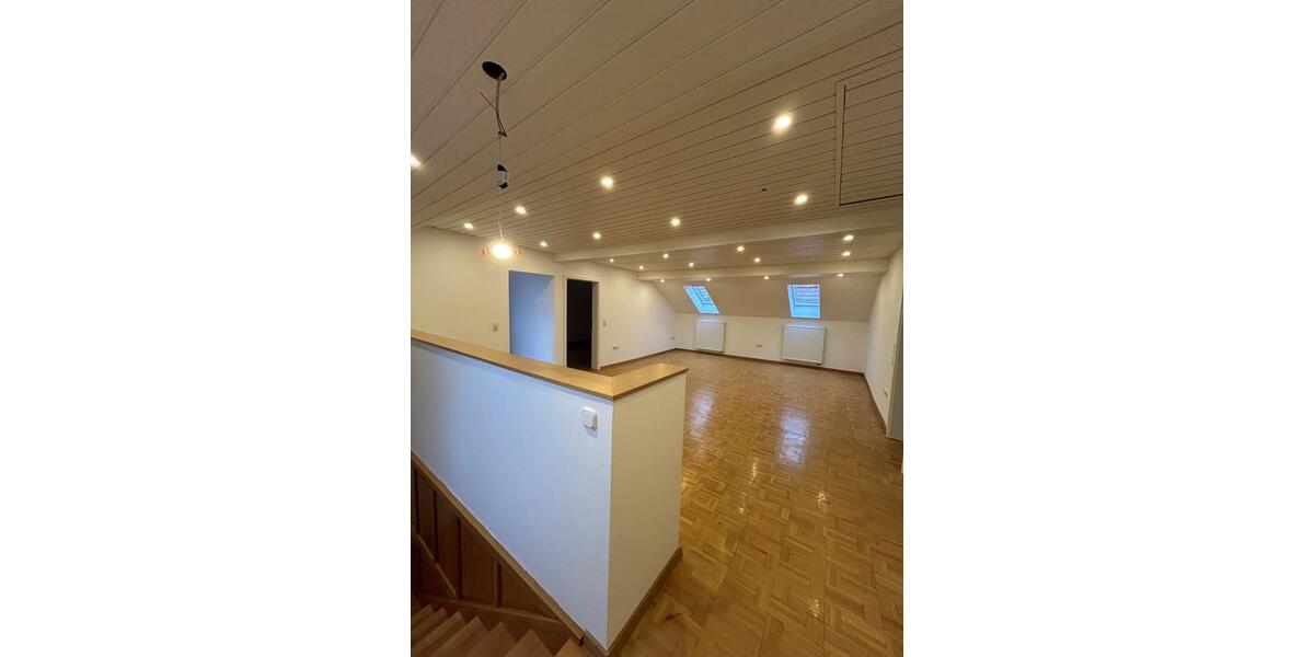 Dachgeschoßwohnung Maßbach - 3 Zimmer, 100 m&sup2;, 900&euro; | Angebot:26383213
