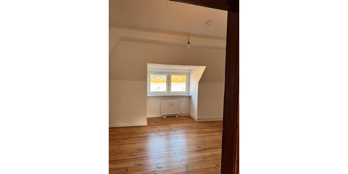 Dachgeschoßwohnung Wesenberg - 2 Zimmer, 49 m&sup2;, 320&euro; | Angebot:25821802