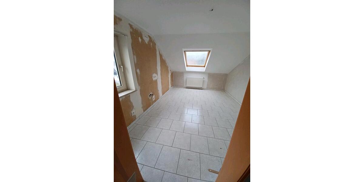 Dachgeschoßwohnung Elsenfeld - 3 Zimmer, 76 m&sup2;, 760&euro; | Angebot:25516261