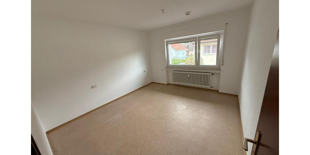 Ab sofort frei: Großzügige, renovierte 4-Zimmer-Wohnung (ca. 115 4 zimmer