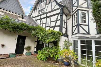 Haus zum Mieten in Walluf 3.300 € 311 m² 7 zimmer