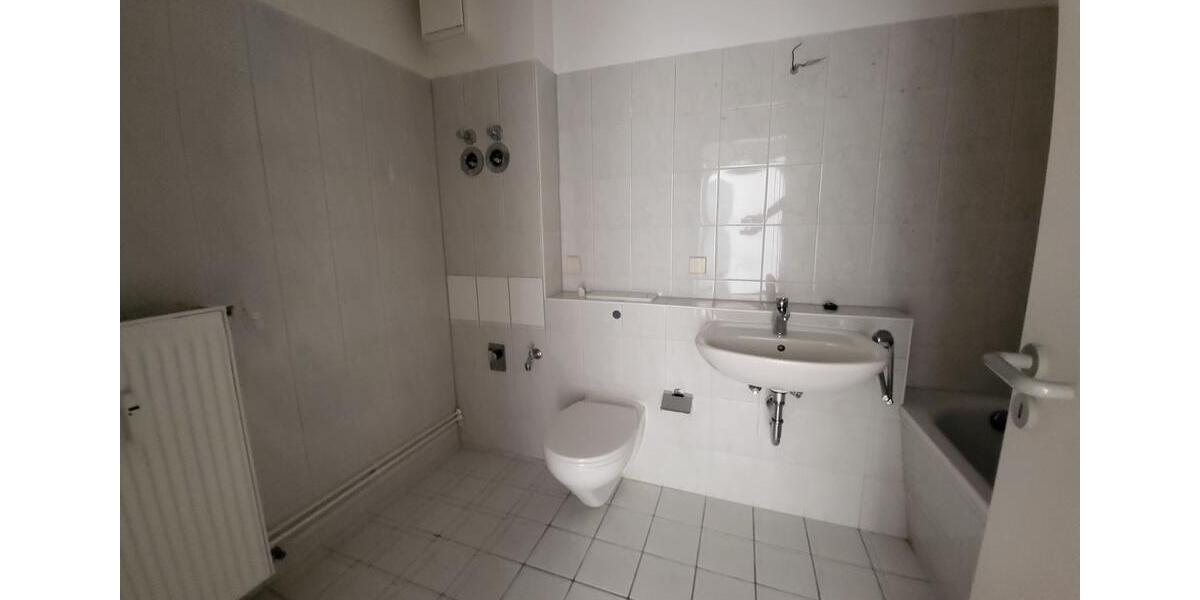 Ab sofort! * Schicke 3-Raumwohnung im DG mit großen Balkon * 3 zimmer