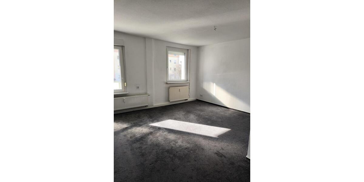 Etagenwohnung Groitzsch - 3 Zimmer, 70 m&sup2;, 440&euro; | Angebot:25804811