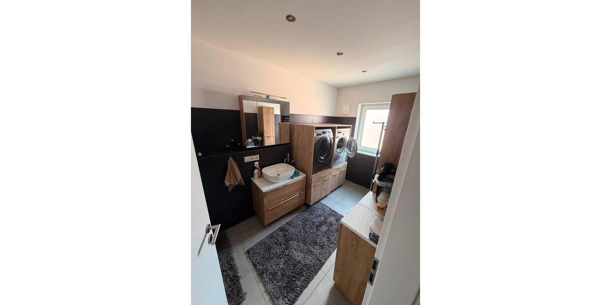 Doppelhaushälfte Bruchköbel - 7 Zimmer, 190 m&sup2;, 2.950&euro; | Angebot:26188724