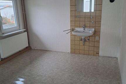 Praktisches Zimmer mit Waschbecken – perfekt für Minimalisten 1 zimmer