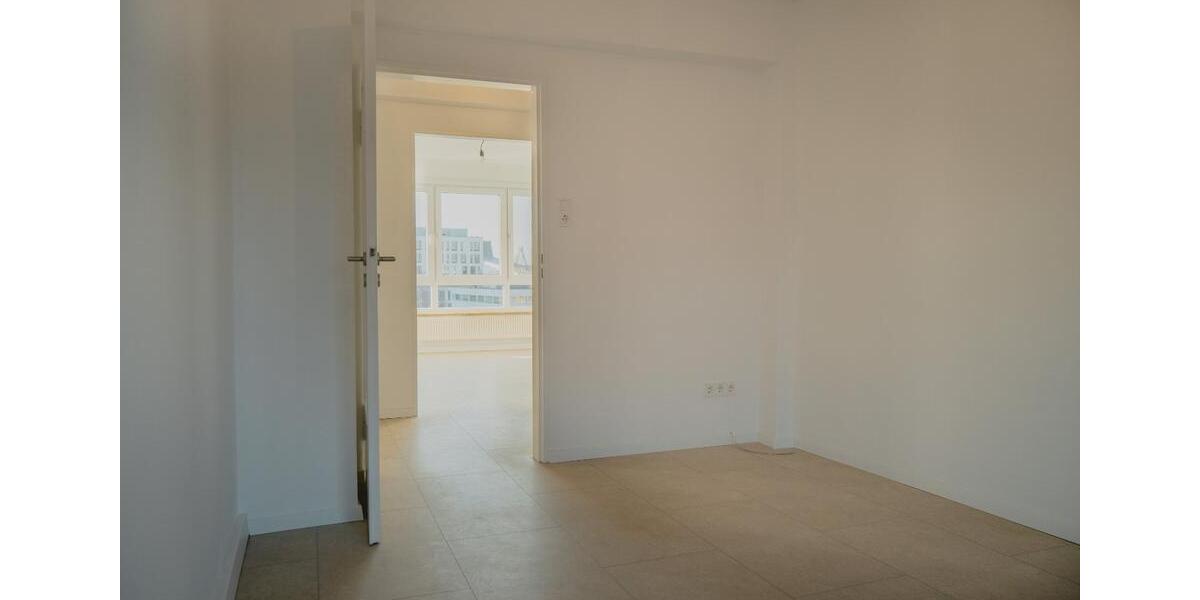 Helle renovierte 3-Zimmer-Wohnung mit neuer Einbauküche (Video) 3 zimmer