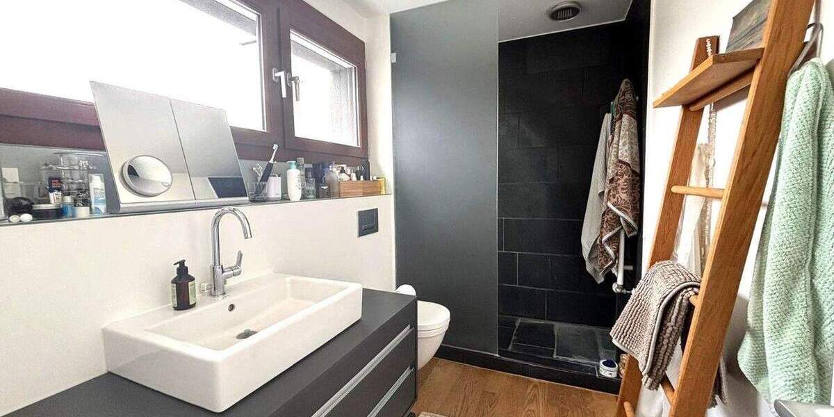 Reihenmittelhaus Frankfurt am Main Hausen - 4 Zimmer, 182 m&sup2;, 3.500&euro; | Angebot:25796137