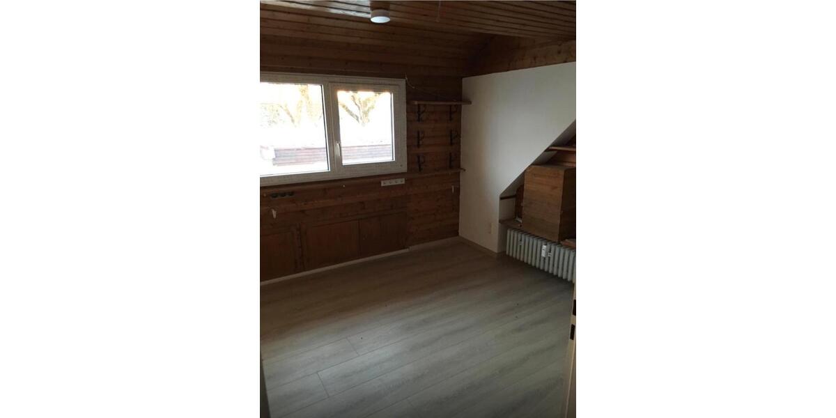 Dachgeschoßwohnung Hüfingen - 4 Zimmer, 95 m&sup2;, 1.100&euro; | Angebot:26033406