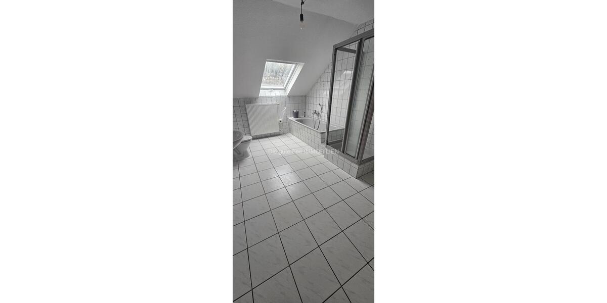 Dachgeschoßwohnung Mehring - 4 Zimmer, 93 m&sup2;, 890&euro; | Angebot:24522913