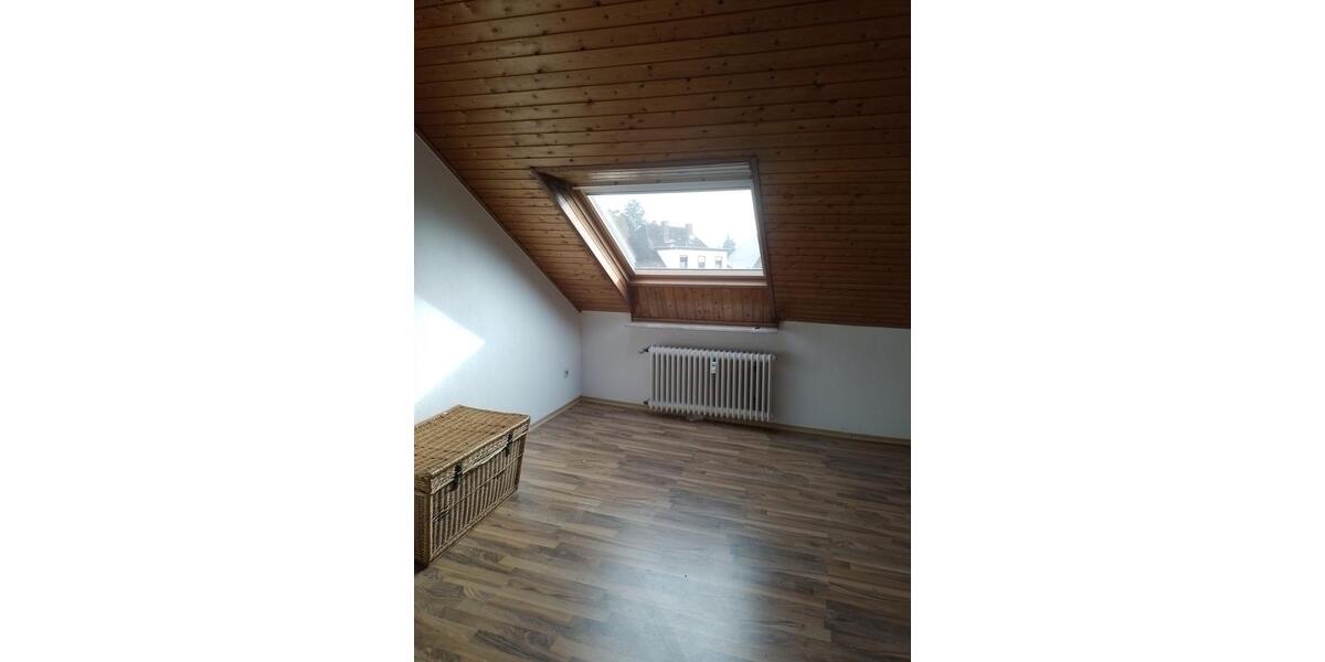 Dachgeschoßwohnung Zweibrücken - 6 Zimmer, 130 m&sup2;, 800&euro; | Angebot:26052060