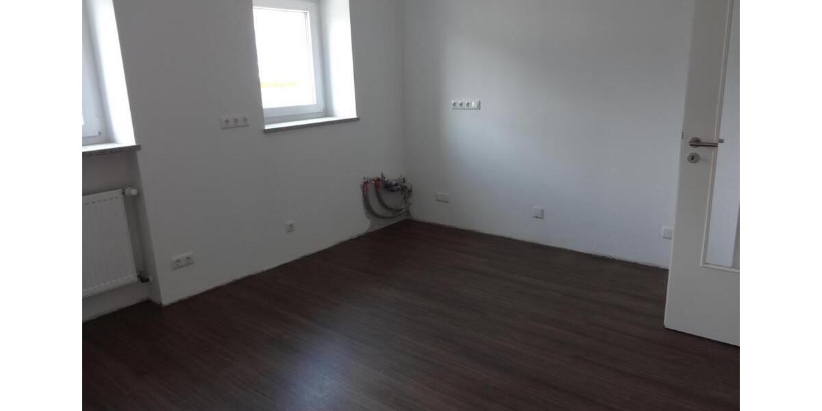 Etagenwohnung Lappersdorf - 3.5 Zimmer, 154 m&sup2;, 1.300&euro; | Angebot:26586934