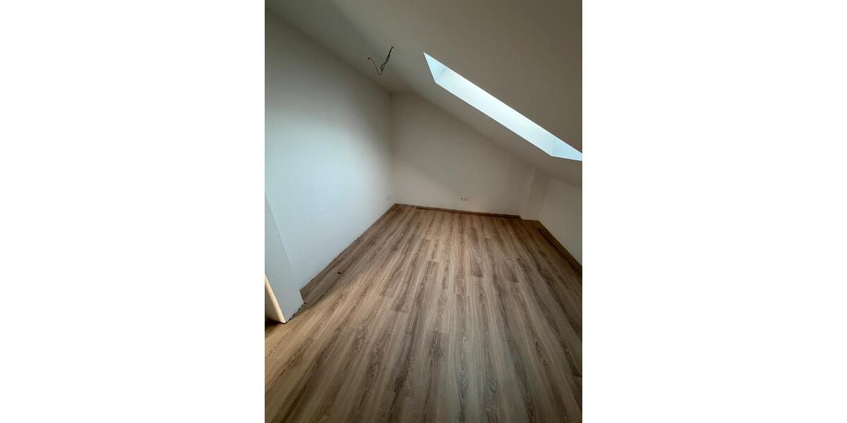 Dachgeschoßwohnung Gernsbach - 3.5 Zimmer, 95 m&sup2;, 1.090&euro; | Angebot:24741624