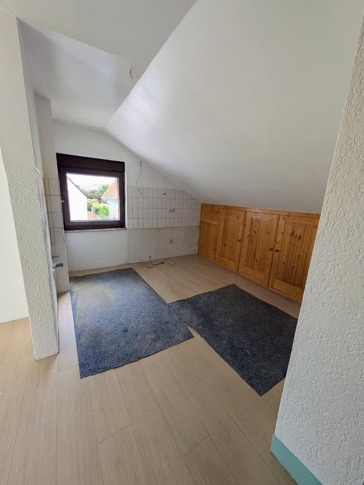 Großzügige 2-Zimmer-Dachgeschoßwohnung mit EBK in Winkel