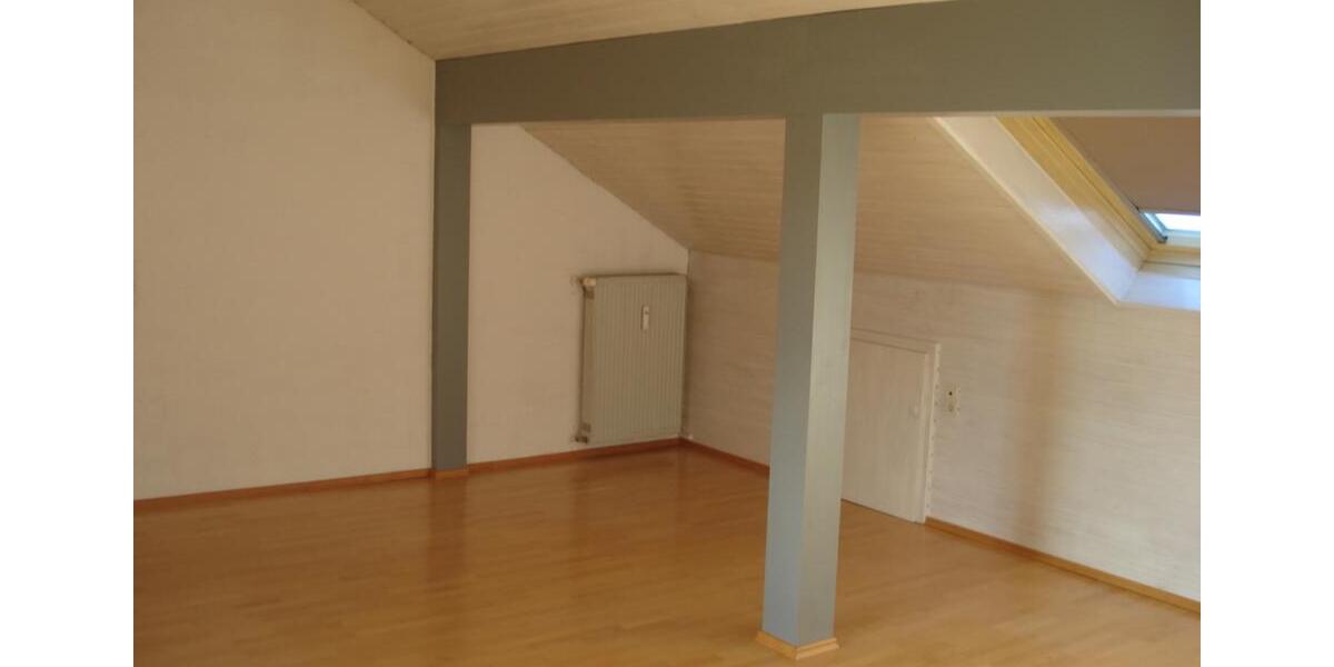 Dachgeschoßwohnung Böbrach - 3 Zimmer, 96 m&sup2;, 440&euro; | Angebot:25103212