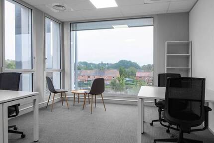 Privater Büroraum für 3 Personen in Regus Aircargo Businesspark zimmer