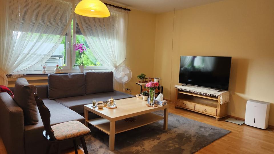 Helle 2- Zimmer-Erstetagewohnung zimmer