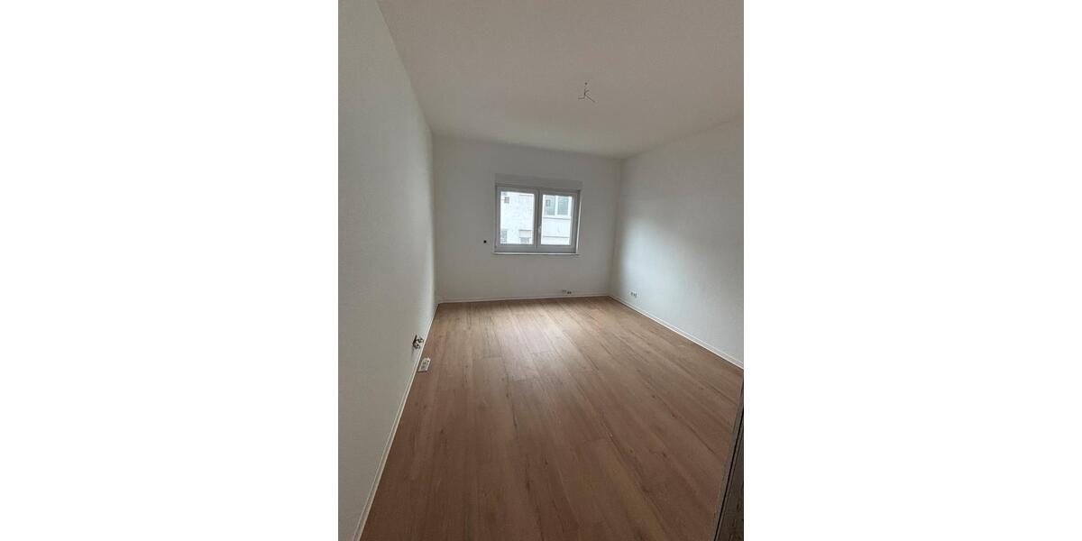 Erdgeschoßwohnung Wetzlar - 3 Zimmer, 100 m&sup2;, 900&euro; | Angebot:25168372