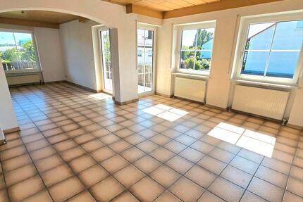 Helle und großzügige 4,5 Zimmer Wohnung