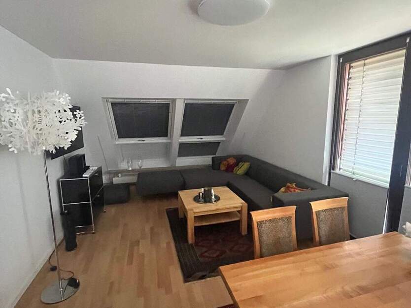 SOFORT VERFÜGBAR - Traumhafte Lage am Wöhrder See! Renovierte 2 Zimmer Dachgeschoss-Wohnung