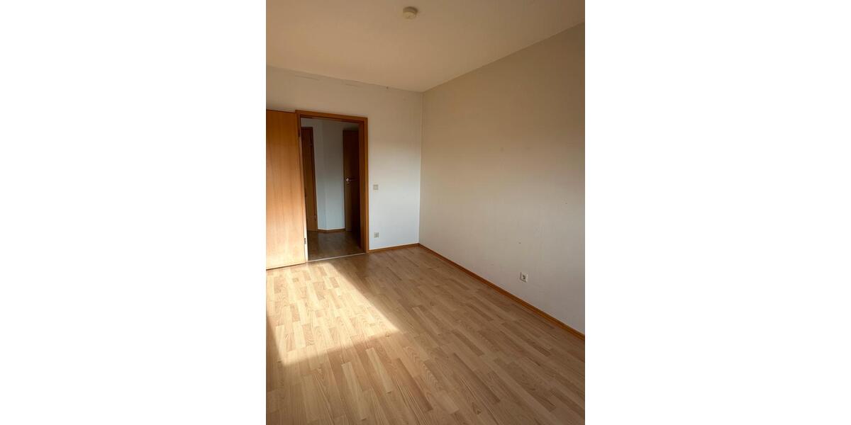 Etagenwohnung Uersfeld - 3 Zimmer, 85 m&sup2;, 950&euro; | Angebot:23764631